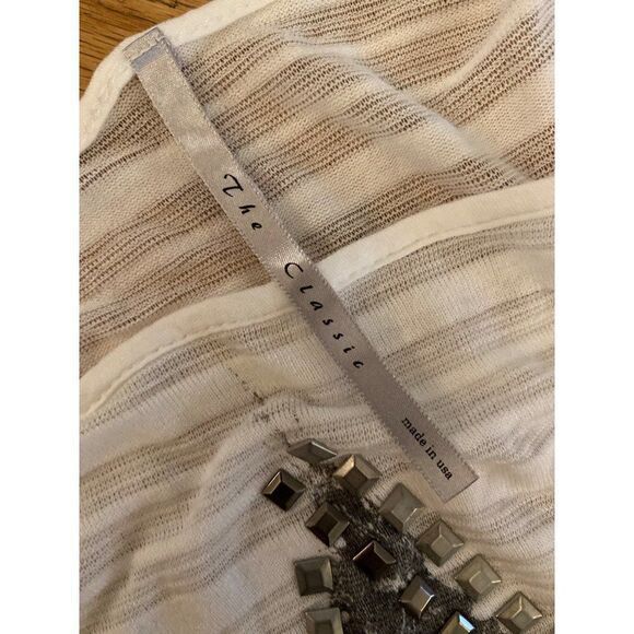 The Classic, women’s white sheer wide sleeve cropped studded outlined star small - Picture 7 of 8